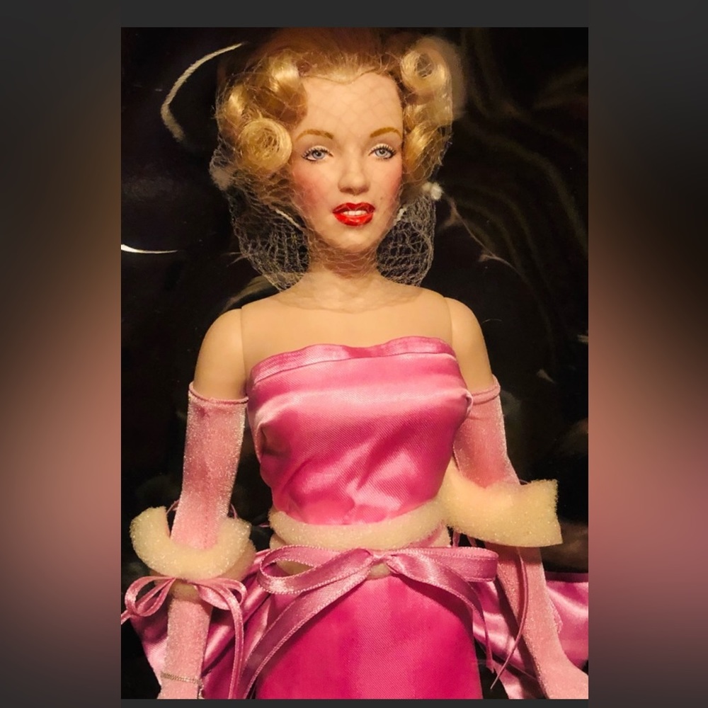 RARE! Franklin Mint Marilyn Monroe collectible doll! Stunning!!